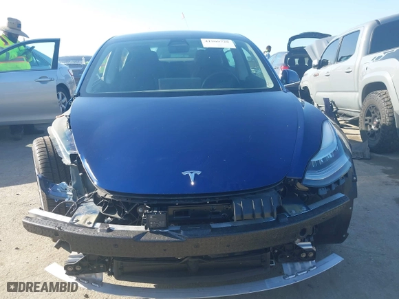 2019 Tesla Model 3 Long Range with VIN 5YJ3E1EB3KF497841, listed as a IAAI auction lot 41969728 with 21,127 mi miles. Bid and sale history available at carsss.com. Image 13.