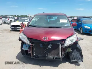 2014 Toyota Sienna LE AAS z VIN 5TDKK3DC4ES507433, wystawiony jako IAAI lot #42321751 z przebiegiem 108 596 mil mil oraz . Historia ofert i sprzedaży dostępna na DreamBid. Obrazek 13.
