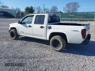 2005 GMC Canyon 1SE SLE Z71 with VIN 1GTDS136258111482, listed as a IAAI auction lot 41768376 with 300,079 mi miles. Bid and sale history available at carsss.com. Image 3.