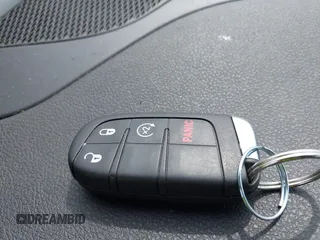 2017 Jeep Renegade Latitude z VIN ZACCJBBB7HPG40829, wystawiony jako IAAI lot #42065201 z przebiegiem 92 754 mil mil oraz . Historia ofert i sprzedaży dostępna na DreamBid. Obrazek 11.