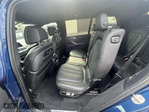 2020 BMW X7 M50i z VIN 5UXCX6C08L9B15440, wystawiony jako Copart lot #48511485 z przebiegiem 82 788 mil mil oraz Czysty tytuł • Clean title. Historia ofert i sprzedaży dostępna na DreamBid. Obrazek 7.