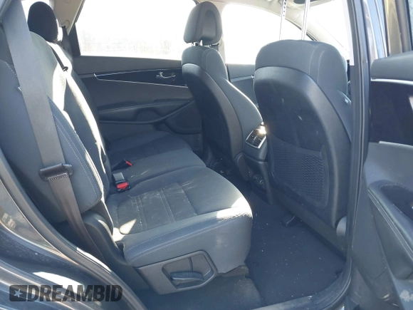 2016 Kia Sorento LX with VIN 5XYPGDA32GG158824, listed as a IAAI auction lot 38800051 with 82,195 mi miles. Bid and sale history available at carsss.com. Image 8.