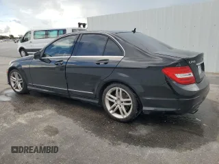 2014 Mercedes-Benz C 250 Sport z VIN WDDGF4HB7EA936280, wystawiony jako Copart lot #62165085 z przebiegiem 121 498 mil mil oraz Czysty tytuł • Clean title. Historia ofert i sprzedaży dostępna na DreamBid. Obrazek 2.