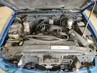 2001 Chevrolet S-10 LS with VIN 1GCCT19W418122235, listed as a Copart auction lot 50587305 with 212,072 mi miles and Non Repairable. Bid and sale history available at carsss.com. Image 11.