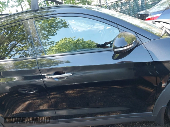 2016 Hyundai Tucson Limited with VIN KM8J33A28GU259038, listed as a IAAI auction lot 42200578 with 109,109 mi miles. Bid and sale history available at carsss.com. Image 13.
