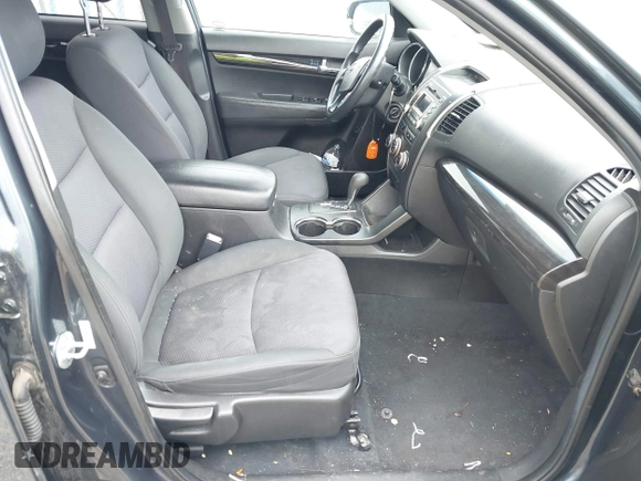 2011 Kia Sorento LX with VIN 5XYKT3A14BG082532, listed as a IAAI auction lot 41942275 with 199,525 mi miles and . Bid and sale history available at carsss.com. Image 5.