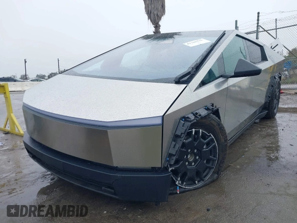 2025 Tesla Cybertruck с VIN 7G2CEHED8SA059806, выставлен на аукционе IAAI как лот 41706116 с пробегом 212 миль миль и . История ставок и продаж доступна на DreamBid. Изображение 19.