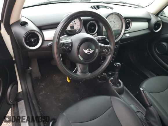 2013 MINI Hardtop z VIN WMWSU3C59DT688460, wystawiony jako Copart lot #55451925 z przebiegiem Nie podano mil oraz Szkoda całkowita • Salvage title. Historia ofert i sprzedaży dostępna na DreamBid. Obrazek 8.