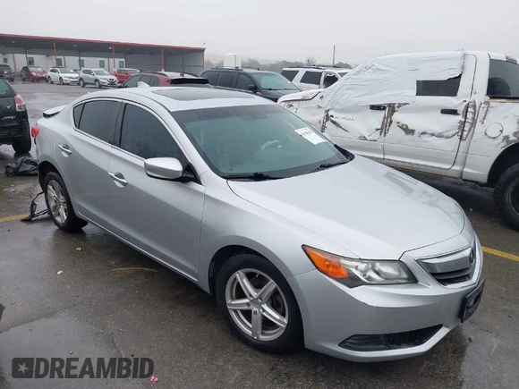 2013 Acura ILX with VIN 19VDE1F3XDE021230, listed as a IAAI auction lot 41586378 with 207,274 mi miles. Bid and sale history available at carsss.com. Image 1.