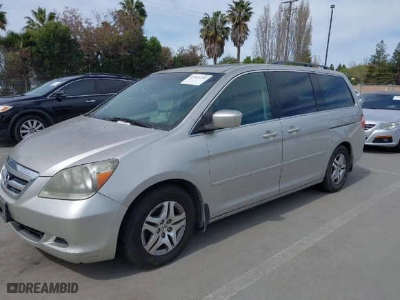 2005 Honda Odyssey EX-L with VIN 5FNRL38775B028551, listed as a IAAI auction lot 42011201 with 201,957 mi miles. Bid and sale history available at carsss.com. Image 6.