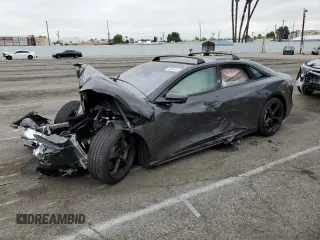 2025 Lucid Air Touring z VIN 50EA1TEAXSA001783, wystawiony jako Copart lot #56044845 z przebiegiem Nie podano mil oraz Szkoda całkowita • Salvage title. Historia ofert i sprzedaży dostępna na DreamBid. Obrazek 1.