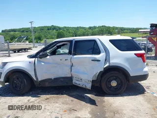 2017 Ford Police Interceptor Utility z VIN 1FM5K8AR9HGD26082, wystawiony jako IAAI lot #42302735 z przebiegiem 168 705 mil mil oraz . Historia ofert i sprzedaży dostępna na DreamBid. Obrazek 15.
