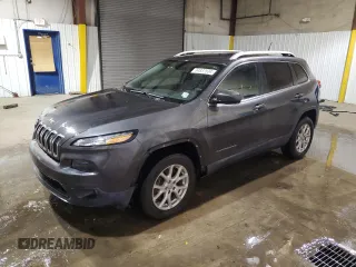 2016 Jeep Cherokee Latitude with VIN 1C4PJMCB4GW332465, listed as a Copart auction lot 84837634 with 92,383 mi miles and Salvage Title. Bid and sale history available at carsss.com. Image 1.