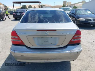 2004 Mercedes-Benz C 230 Kompressor с VIN WDBRF40J64F459900, выставлен на аукционе IAAI как лот 42500575 с пробегом 231 657 миль миль и . История ставок и продаж доступна на DreamBid. Изображение 16.
