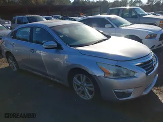 2013 Nissan Altima 3.5 SL with VIN 1N4BL3AP3DN405426, listed as a IAAI auction lot 41621497 with 111,664 mi miles. Bid and sale history available at carsss.com. Image 1.