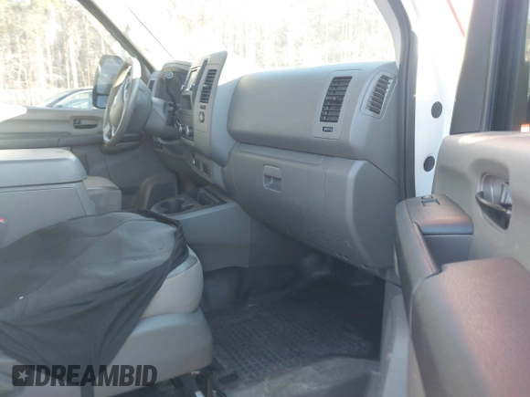 2021 Nissan NV Cargo SV z VIN 1N6BF0KY3MN800985, wystawiony jako IAAI lot #41237984 z przebiegiem 120 472 mil mil oraz . Historia ofert i sprzedaży dostępna na DreamBid. Obrazek 5.