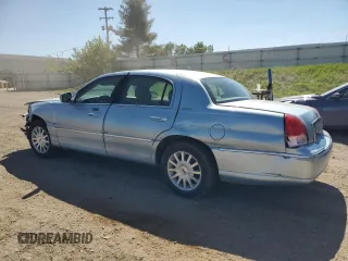 2006 Lincoln Town Car Signature z VIN 1LNHM81W36Y622915, wystawiony jako Copart lot #56097935 z przebiegiem 151 366 mil mil oraz Czysty tytuł • Clean title. Historia ofert i sprzedaży dostępna na DreamBid. Obrazek 2.