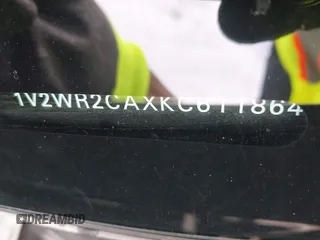 2019 Volkswagen Atlas SE z VIN 1V2WR2CAXKC611864, wystawiony jako IAAI lot #42151795 z przebiegiem 90 178 mil mil oraz . Historia ofert i sprzedaży dostępna na DreamBid. Obrazek 9.
