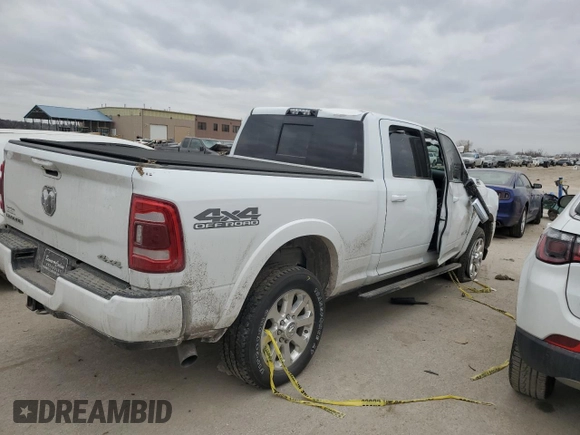 2020 Ram 2500 Laramie z VIN 3C6UR5FL1LG235410, wystawiony jako Copart lot #47436045 z przebiegiem 58 671 mil mil oraz Szkoda całkowita • Salvage title. Historia ofert i sprzedaży dostępna na DreamBid. Obrazek 3.