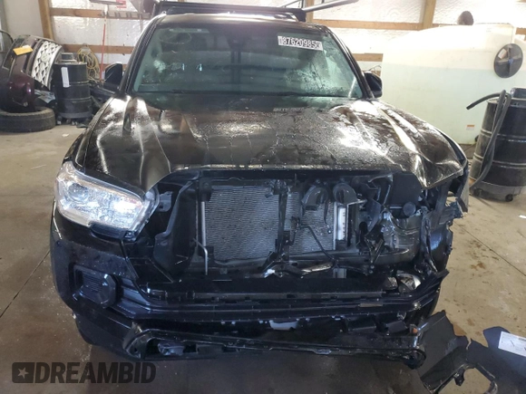 2023 Toyota Tacoma SR z VIN 3TYRZ5CN0PT032427, wystawiony jako Copart lot #87620985 z przebiegiem 32 010 mil mil oraz Szkoda całkowita • Salvage title. Historia ofert i sprzedaży dostępna na DreamBid. Obrazek 5.