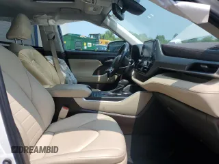 2022 Toyota Highlander XLE with VIN 5TDGZRBH1NS164177, listed as a Copart auction lot 58965595 with 72,284 mi miles and Salvage title. Bid and sale history available at DreamBid. Image 7.