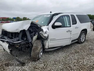 2011 GMC Yukon XL Denali z VIN 1GKS2MEF1BR305792, wystawiony jako Copart lot #58199015 z przebiegiem Nie podano mil oraz Szkoda całkowita • Salvage title. Historia ofert i sprzedaży dostępna na DreamBid. Obrazek 1.