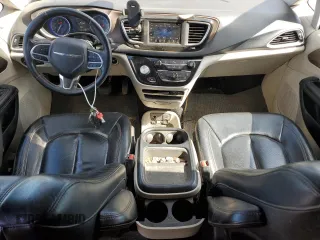 2018 Chrysler Pacifica Touring L z VIN 2C4RC1BGXJR142653, wystawiony jako Copart lot #50708575 z przebiegiem 136 816 mil mil oraz Szkody całkowita. Historia ofert i sprzedaży dostępna na DreamBid. Obrazek 8.