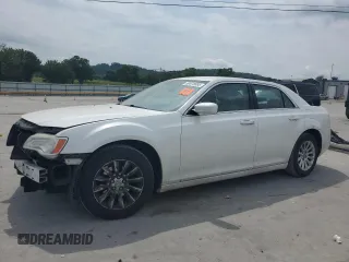 2013 Chrysler 300 z VIN 2C3CCAAG4DH713611, wystawiony jako Copart lot #60078085 z przebiegiem 139 284 mil mil oraz Szkoda całkowita • Salvage title. Historia ofert i sprzedaży dostępna na DreamBid. Obrazek 1.