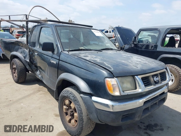 1999 Nissan Frontier XE z VIN 1N6ED26Y5XC321492, wystawiony jako IAAI lot #42116307 z przebiegiem 446 841 mil mil oraz . Historia ofert i sprzedaży dostępna na DreamBid. Obrazek 1.