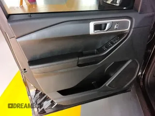2022 Ford Explorer z VIN 1FMSK7BH3NGB04281, wystawiony jako IAAI lot #42511061 z przebiegiem 72 613 mil mil oraz . Historia ofert i sprzedaży dostępna na DreamBid. Obrazek 18.
