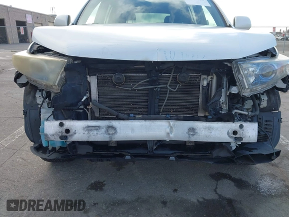 2011 Toyota Highlander Limited with VIN JTEDC3EHXB2002186, listed as a IAAI auction lot 41645915 with 367,650 mi miles and . Bid and sale history available at DreamBid. Image 6.