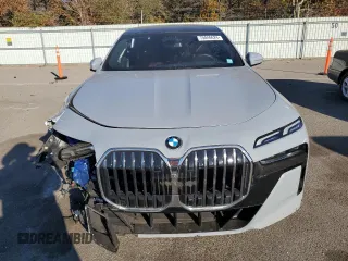 2023 BMW 7 Series 740i z VIN WBA23EH01PCM40901, wystawiony jako Copart lot #75846624 z przebiegiem 27 803 mil mil oraz Szkoda całkowita • Salvage title. Historia ofert i sprzedaży dostępna na DreamBid. Obrazek 5.