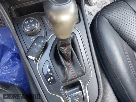 2019 Jeep Cherokee Trailhawk with VIN 1C4PJMBX0KD227083, listed as a IAAI auction lot 42120076 with 118,431 mi miles and . Bid and sale history available at DreamBid. Image 11.