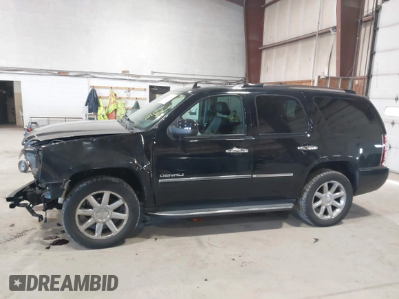 2013 GMC Yukon Denali with VIN 1GKS2EEF0DR105804, listed as a IAAI auction lot 42028402 with 121,054 mi miles. Bid and sale history available at carsss.com. Image 14.