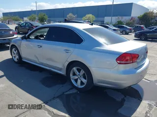 2012 Volkswagen Passat SE z VIN 1VWBP7A36CC068499, wystawiony jako IAAI lot #41932731 z przebiegiem 208 896 mil mil oraz . Historia ofert i sprzedaży dostępna na DreamBid. Obrazek 3.