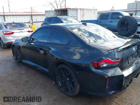 2024 BMW M2 z VIN 3MF13DM09R8E89933, wystawiony jako IAAI lot #41585250 z przebiegiem 15 462 mil mil oraz . Historia ofert i sprzedaży dostępna na DreamBid. Obrazek 3.