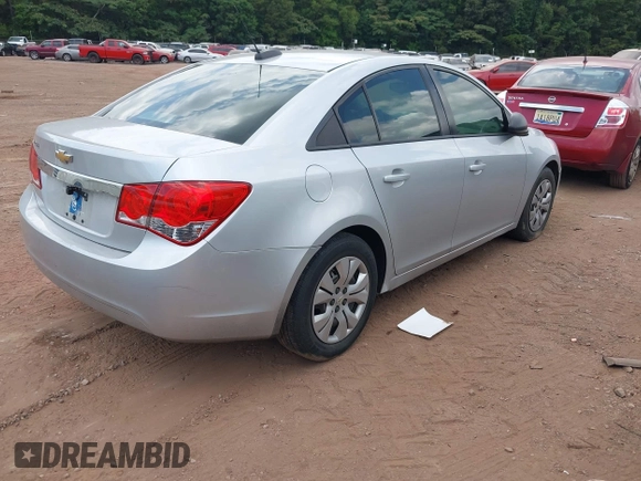 2015 Chevrolet Cruze LS z VIN 1G1PA5SH5F7122535, wystawiony jako IAAI lot #42437391 z przebiegiem 167 747 mil mil oraz . Historia ofert i sprzedaży dostępna na DreamBid. Obrazek 4.