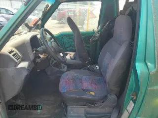 1994 Geo Tracker z VIN 2CNBE18U4R6933505, wystawiony jako Copart lot #68421924 z przebiegiem 203 558 mil mil oraz Szkody całkowita. Historia ofert i sprzedaży dostępna na DreamBid. Obrazek 7.