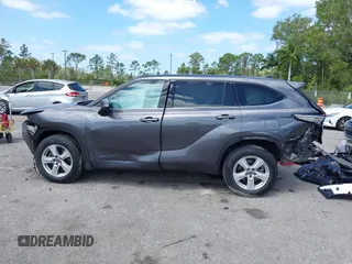 2022 Toyota Highlander L z VIN 5TDCZRAH4NS543318, wystawiony jako IAAI lot #42153681 z przebiegiem 56 196 mil mil oraz . Historia ofert i sprzedaży dostępna na DreamBid. Obrazek 14.