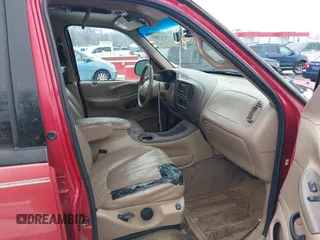 1999 Ford Expedition XLT z VIN 1FMPU18L0XLA04738, wystawiony jako IAAI lot #41177021 z przebiegiem 47 673 mil mil oraz . Historia ofert i sprzedaży dostępna na DreamBid. Obrazek 5.