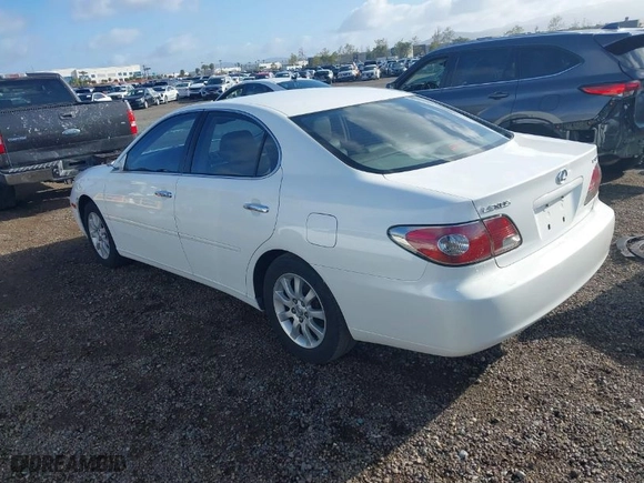 2003 Lexus ES 300 with VIN JTHBF30G730105353, listed as a IAAI auction lot 41798873 with 132,341 mi miles. Bid and sale history available at carsss.com. Image 3.