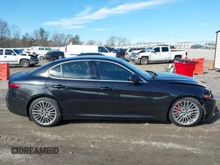 2017 Alfa Romeo Giulia Ti z VIN ZARFAECN4H7551195, wystawiony jako IAAI lot #41444631 z przebiegiem 72 596 mil mil oraz . Historia ofert i sprzedaży dostępna na DreamBid. Obrazek 13.