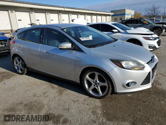 2014 Ford Focus Titanium z VIN 1FADP3N2XEL263357, wystawiony jako Copart lot #84610634 z przebiegiem 142 023 mil mil oraz Nie do naprawy • Non repairable. Historia ofert i sprzedaży dostępna na DreamBid. Obrazek 4.