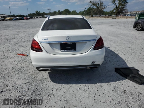 2021 Mercedes-Benz C 300 z VIN W1KWF8DB0MR652112, wystawiony jako Copart lot #52832335 z przebiegiem Nie podano mil oraz Nie do naprawy • Non repairable. Historia ofert i sprzedaży dostępna na DreamBid. Obrazek 6.