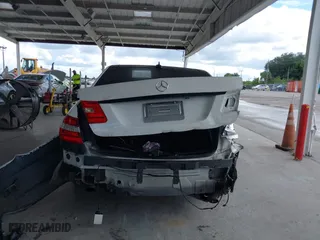 2013 Mercedes-Benz E-Class E 350 Luxury with VIN WDDHF5KB3DA692743, listed as a IAAI auction lot 40550950 with 142,986 mi miles. Bid and sale history available at carsss.com. Image 16.