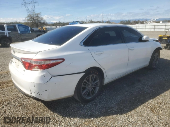 2015 Toyota Camry XLE with VIN 4T1BF1FK2FU890830, listed as a Copart auction lot 49225755 with 131,271 mi miles and Salvage Title. Bid and sale history available at DreamBid. Image 3.