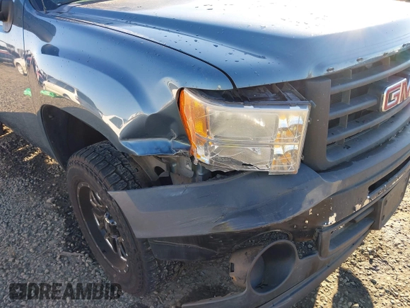 2011 GMC Sierra 1500 Work Truck z VIN 1GTN1TEX2BZ296292, wystawiony jako IAAI lot #41430732 z przebiegiem 150 317 mil mil oraz . Historia ofert i sprzedaży dostępna na DreamBid. Obrazek 6.