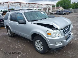 2010 Ford Explorer XLT z VIN 1FMEU7DEXAUA75965, wystawiony jako IAAI lot #39846213 z przebiegiem 209 543 mil mil oraz . Historia ofert i sprzedaży dostępna na DreamBid. Obrazek 1.