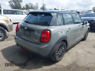 2016 MINI Hardtop 4 Door z VIN WMWXU1C52G2A93506, wystawiony jako IAAI lot #41920473 z przebiegiem 101 635 mil mil oraz . Historia ofert i sprzedaży dostępna na DreamBid. Obrazek 4.