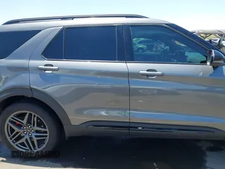 2025 Ford Explorer ST-Line z VIN 1FMUK7KH6SGA94253, wystawiony jako IAAI lot #42477118 z przebiegiem 4 828 mil mil oraz . Historia ofert i sprzedaży dostępna na DreamBid. Obrazek 14.